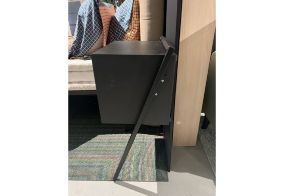 Steel & stockings nachtkastje Cooper zwart