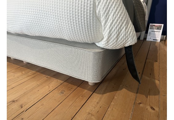 Boxspring Geneva, vlakke uitvoering, by  Harrison Spinks